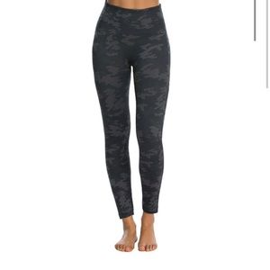 SPANX Camo Seamless Leggings size XL